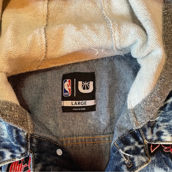 NBA Chicago Bulls Blue Jean Jacket with Patches - Picture 8 of 8